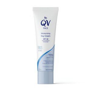 کرم روز مرطوب‌کننده و ضد آفتاب کیووی QV Face Day Cream SPF30 مناسب نرمال و خشک و حساس وزن 125 گرم